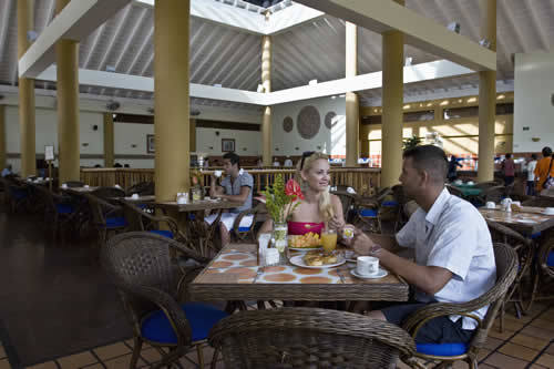 Sunsol Ecoland And Beach Resort Pedro Gonzalez Restoran gambar